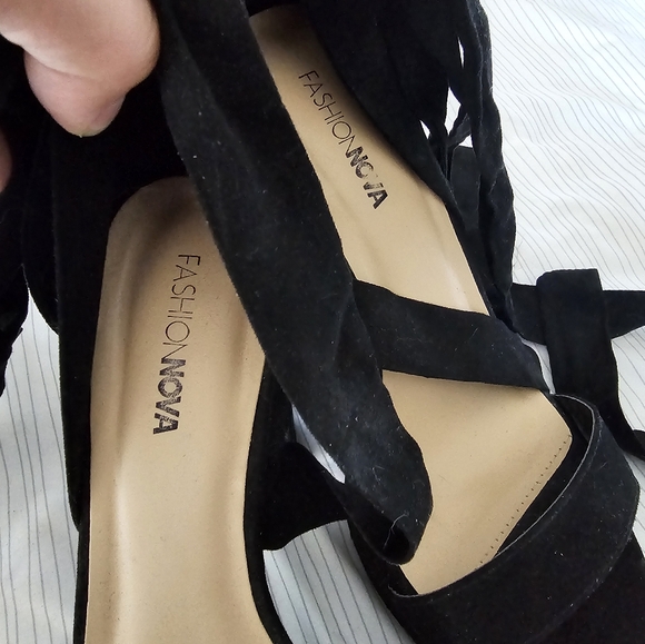 (2 for$60)Heels Fashion Nova 8.5, platform wrap chunky heel - Picture 4 of 7